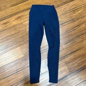 ALO Yoga Ripped Warrior Leggings Midnight Blue size S